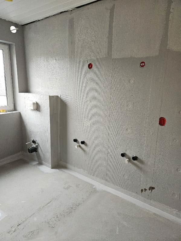 Moderne baderomsrenovering i Slåttebråtan 12 – Fuktsikkerhet og Stil bilde 9