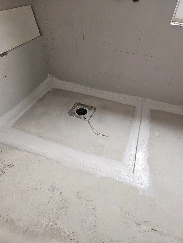 Moderne baderomsrenovering i Slåttebråtan 12 – Fuktsikkerhet og Stil bilde 11
