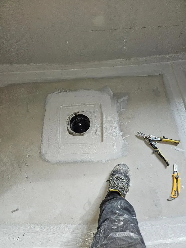 Moderne baderomsrenovering i Slåttebråtan 12 – Fuktsikkerhet og Stil bilde 10