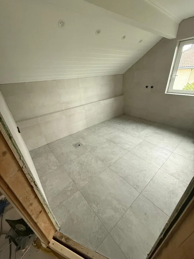 Moderne baderomsrenovering i Slåttebråtan 12 – Fuktsikkerhet og Stil bilde 8