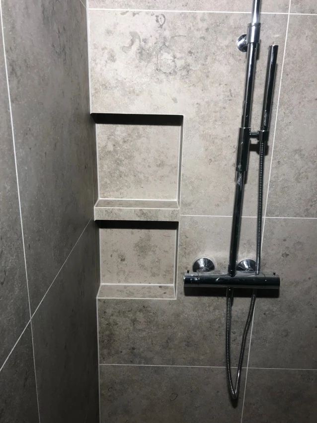 Moderne totalrenovering av tre baderom på Lilloe Olsens vei bilde 3