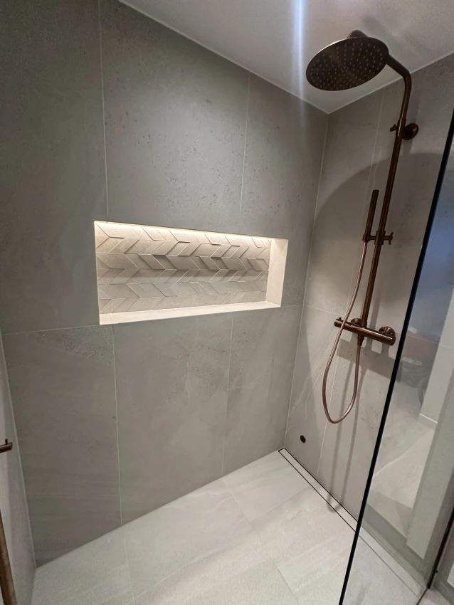 Moderne totalrenovering av bad og inngangsparti i Bekkestua bilde 8